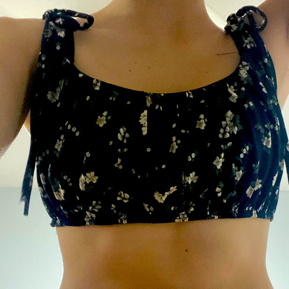 Very cropped top